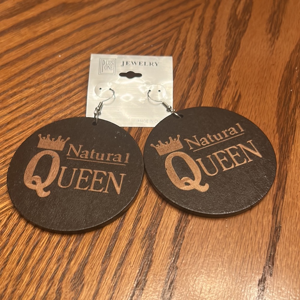 NWT PLUS ONE JEWELRY WOMEN LARGE NATURAL QUEEN WOOD BROWN & TAN ROUND EARRING.
